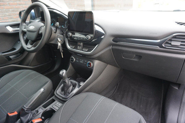 Ford Fiesta 1.1 /Navigatie/Parkeersensoren/Cruisecontrol/ Dealeronderhouden.