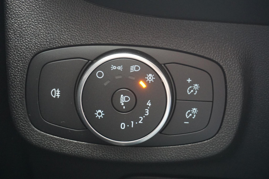 Ford Fiesta 1.1 /Navigatie/Parkeersensoren/Cruisecontrol/ Dealeronderhouden.