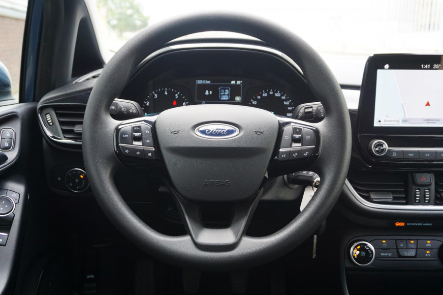 Ford Fiesta 1.1 /Navigatie/Parkeersensoren/Cruisecontrol/ Dealeronderhouden.