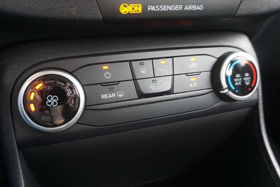 Ford Fiesta 1.1 /Navigatie/Parkeersensoren/Cruisecontrol/ Dealeronderhouden.