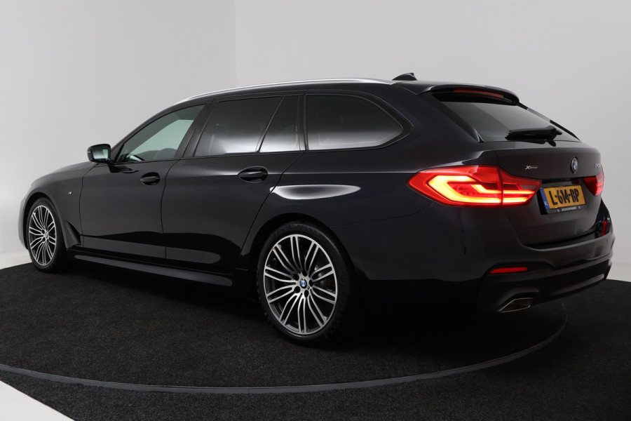 BMW 5 Serie Touring 540i xDrive High Executive (PANORAMADAK, ADAPTIEVE CRUISE, SFEERVERLICHTING, DEALER ONDERHOUDEN)