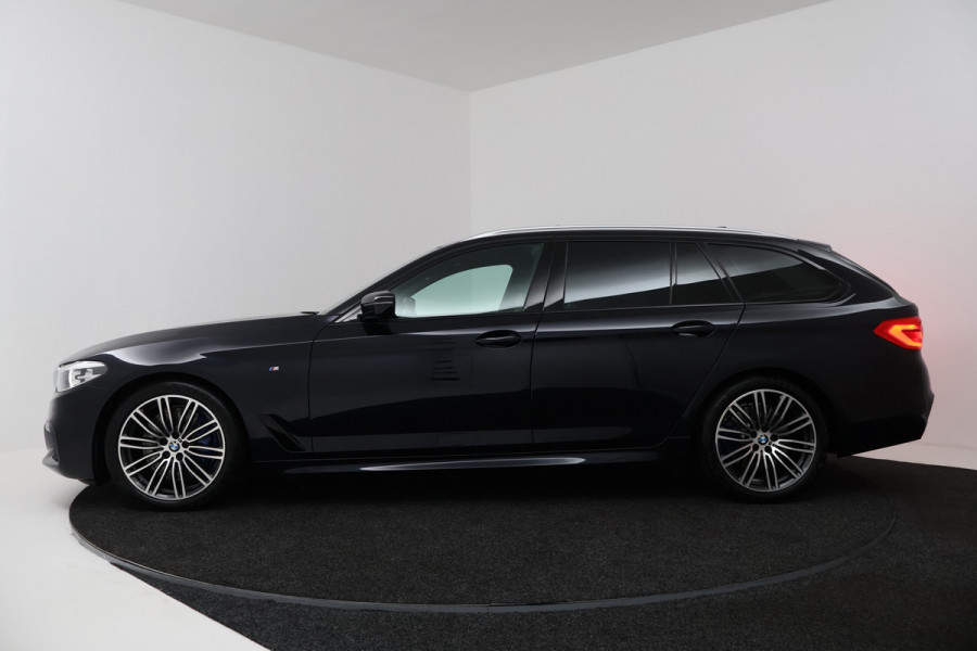 BMW 5 Serie Touring 540i xDrive High Executive (PANORAMADAK, ADAPTIEVE CRUISE, SFEERVERLICHTING, DEALER ONDERHOUDEN)