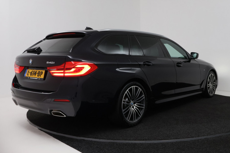 BMW 5 Serie Touring 540i xDrive High Executive (PANORAMADAK, ADAPTIEVE CRUISE, SFEERVERLICHTING, DEALER ONDERHOUDEN)