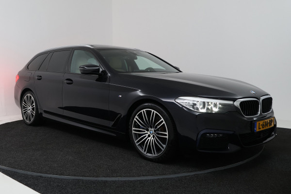 BMW 5 Serie Touring 540i xDrive High Executive (PANORAMADAK, ADAPTIEVE CRUISE, SFEERVERLICHTING, DEALER ONDERHOUDEN)