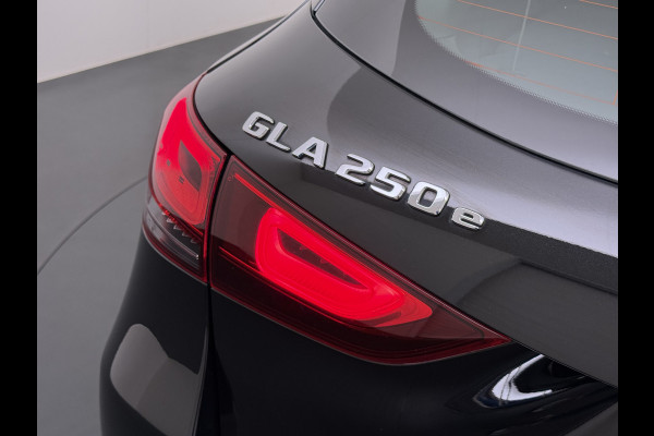 Mercedes-Benz GLA **Gereserveerd** 250e 218PK Hybride Leder+Massage+Verwarming Camera Adap.Cruise Apple Carplay Android Auto Navi Ecc Business Sol Blind Spot Warning Led Pdc Lmv 18" DAB Bluetooth Elek.Achterklep Isofix