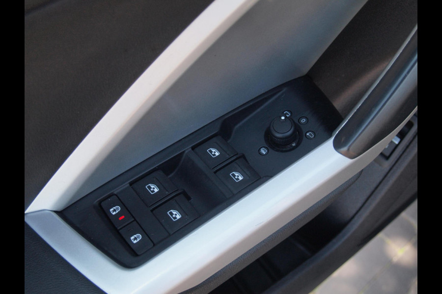 Audi Q3 Sportback 45 TFSI e Advanced Edition | Black Optic | Apple Carplay | Leer | 20 Inch | NL-Auto |