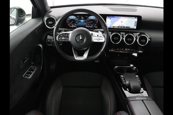 Mercedes-Benz A-Klasse 180 Business Solution AMG | Panoramadak | Carplay | Cruise control | Climate control | DAB+ | Navigatie | Bluetooth | Stoelverwarming | Park assist