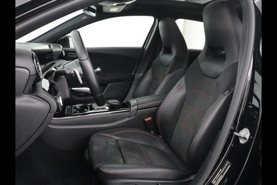 Mercedes-Benz A-Klasse 180 Business Solution AMG | Panoramadak | Carplay | Cruise control | Climate control | DAB+ | Navigatie | Bluetooth | Stoelverwarming | Park assist