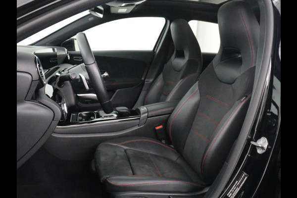 Mercedes-Benz A-Klasse 180 Business Solution AMG | Panoramadak | Carplay | Cruise control | Climate control | DAB+ | Navigatie | Bluetooth | Stoelverwarming | Park assist