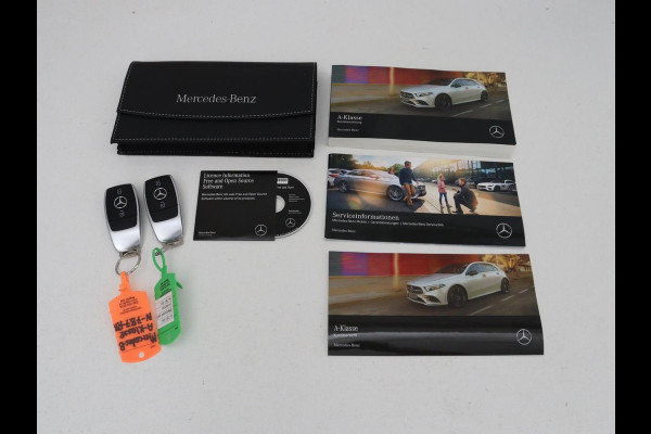 Mercedes-Benz A-Klasse 180 Business Solution AMG | Panoramadak | Carplay | Cruise control | Climate control | DAB+ | Navigatie | Bluetooth | Stoelverwarming | Park assist