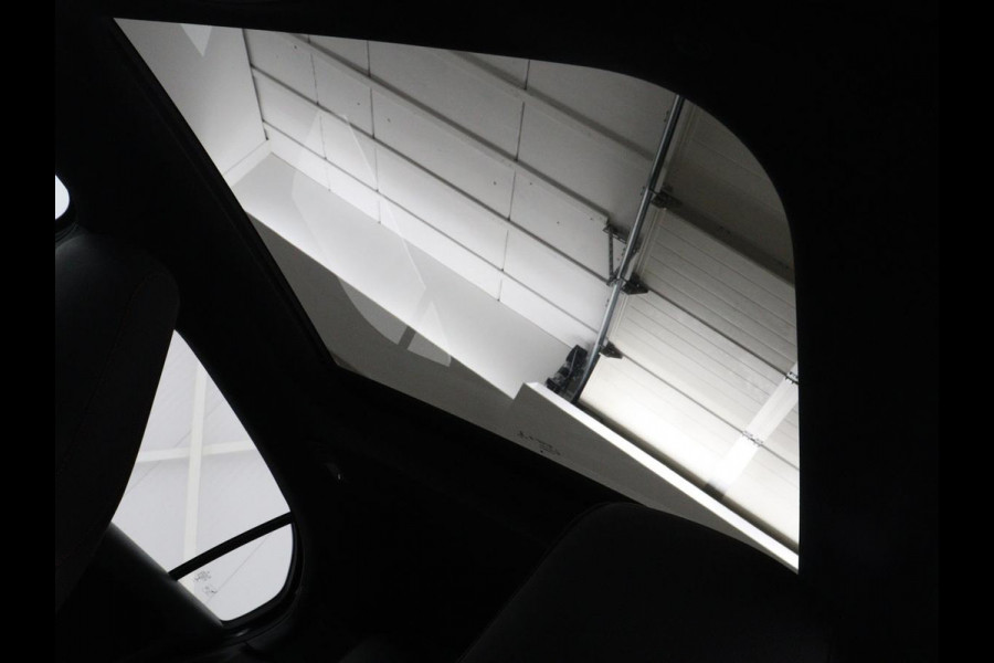 Mercedes-Benz A-Klasse 180 Business Solution AMG | Panoramadak | Carplay | Cruise control | Climate control | DAB+ | Navigatie | Bluetooth | Stoelverwarming | Park assist