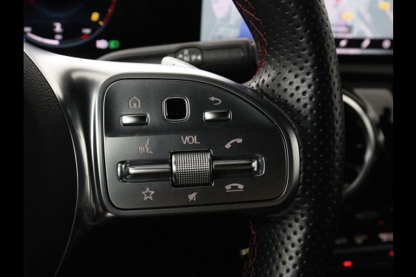 Mercedes-Benz A-Klasse 180 Business Solution AMG | Panoramadak | Carplay | Cruise control | Climate control | DAB+ | Navigatie | Bluetooth | Stoelverwarming | Park assist