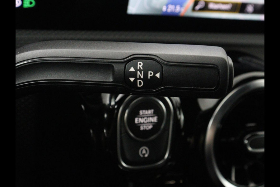 Mercedes-Benz A-Klasse 180 Business Solution AMG | Panoramadak | Carplay | Cruise control | Climate control | DAB+ | Navigatie | Bluetooth | Stoelverwarming | Park assist