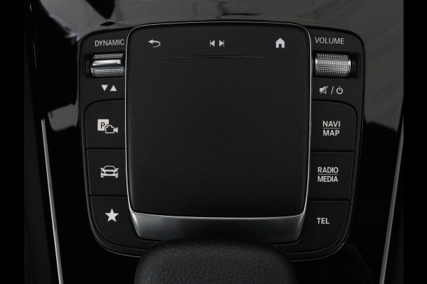 Mercedes-Benz A-Klasse 180 Business Solution AMG | Panoramadak | Carplay | Cruise control | Climate control | DAB+ | Navigatie | Bluetooth | Stoelverwarming | Park assist