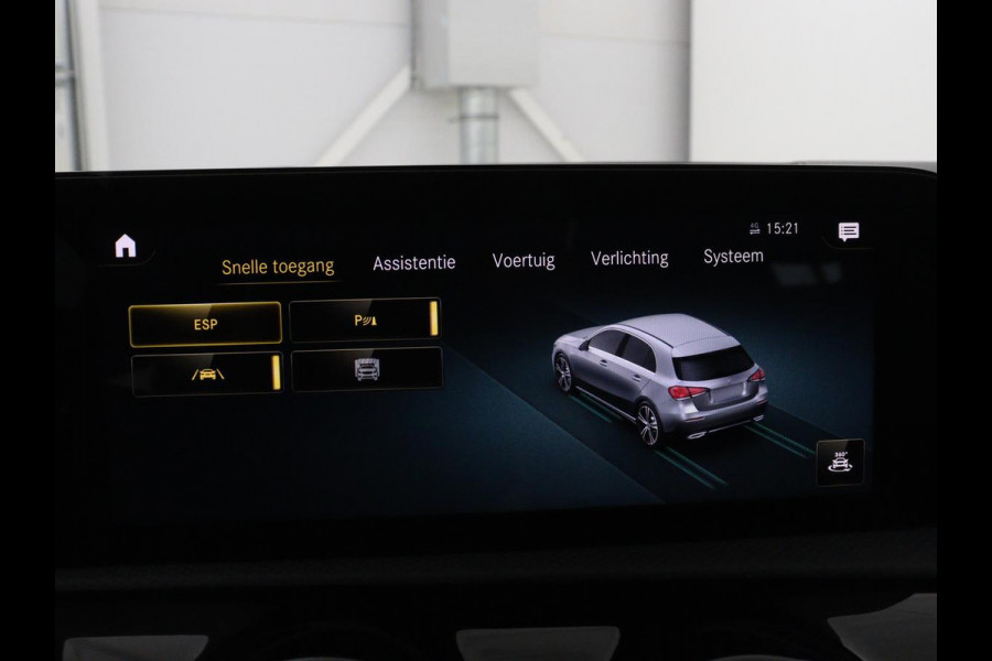Mercedes-Benz A-Klasse 180 Business Solution AMG | Panoramadak | Carplay | Cruise control | Climate control | DAB+ | Navigatie | Bluetooth | Stoelverwarming | Park assist