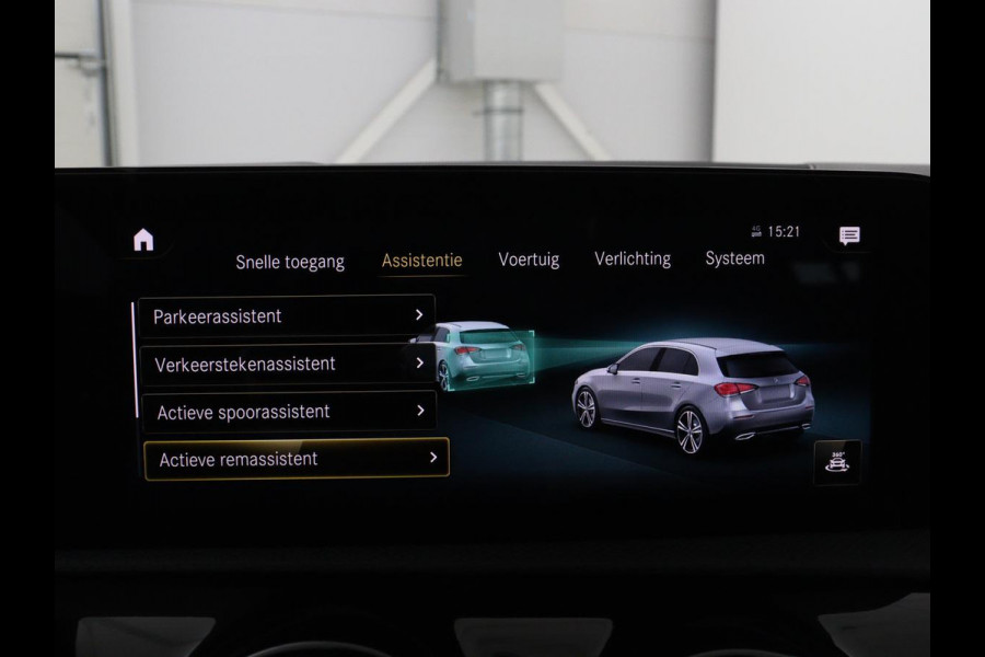 Mercedes-Benz A-Klasse 180 Business Solution AMG | Panoramadak | Carplay | Cruise control | Climate control | DAB+ | Navigatie | Bluetooth | Stoelverwarming | Park assist