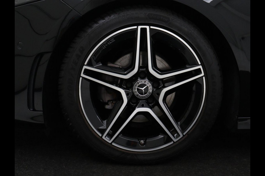 Mercedes-Benz A-Klasse 180 Business Solution AMG | Panoramadak | Carplay | Cruise control | Climate control | DAB+ | Navigatie | Bluetooth | Stoelverwarming | Park assist