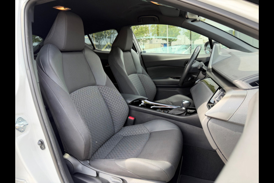 Toyota C-HR 1.8 Hybrid Style 122pk Bi-Tone, CarPlay, Camera, Stoel-stuurverw,