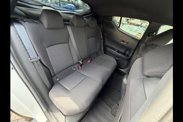 Toyota C-HR 1.8 Hybrid Style 122pk Bi-Tone, CarPlay, Camera, Stoel-stuurverw,