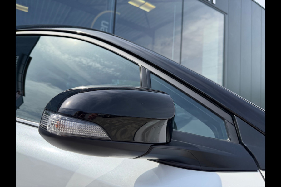 Toyota C-HR 1.8 Hybrid Style 122pk Bi-Tone, CarPlay, Camera, Stoel-stuurverw,