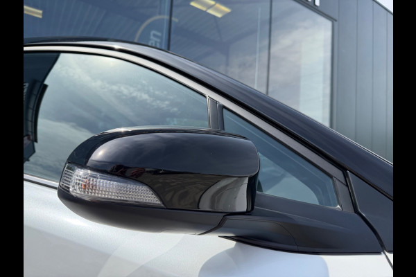 Toyota C-HR 1.8 Hybrid Style 122pk Bi-Tone, CarPlay, Camera, Stoel-stuurverw,