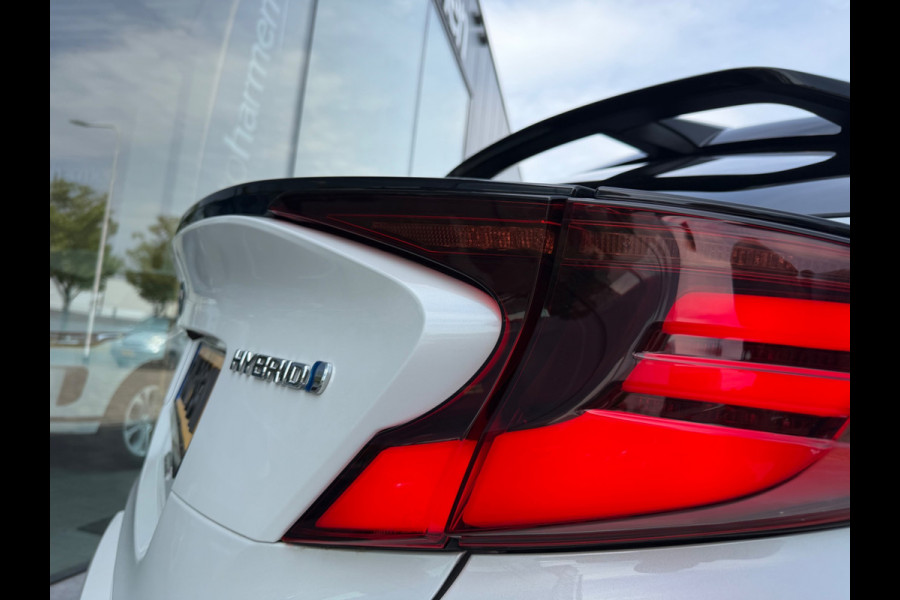 Toyota C-HR 1.8 Hybrid Style 122pk Bi-Tone, CarPlay, Camera, Stoel-stuurverw,