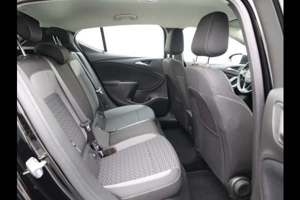 Opel Astra 1.2 Business Edition | Camera | AGR Stoel | Climate Control | Navi | Prijs Rijklaar!!