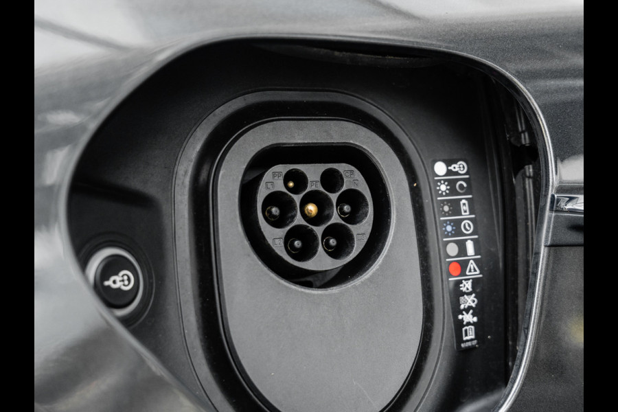 Porsche Taycan 4S Performance 93 kWh | PANORAMA | SPORTDESIGN | 21" | BOSE