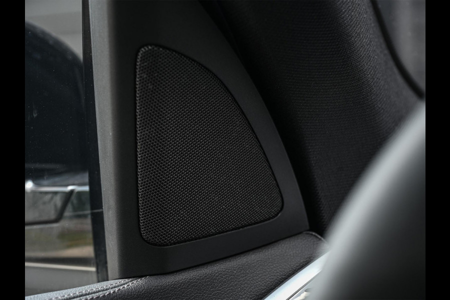 BMW X5 xDrive45e High Executive | M-Sport | Panoramadak | HUD | Stoelverwarming + Ventilatie | HIFI | Laser Light | Luchtvering | Ambiance Interieur | Trekhaak |