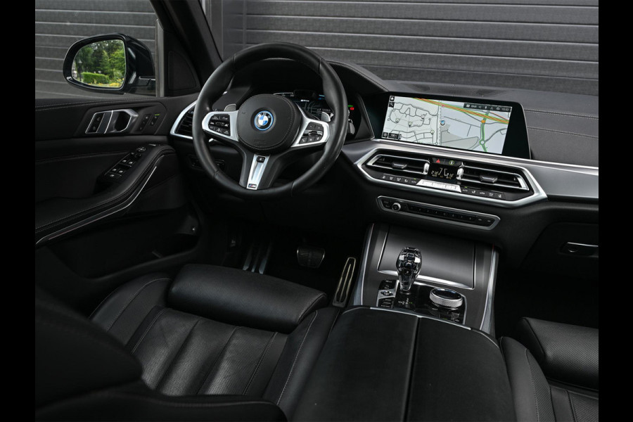 BMW X5 xDrive45e High Executive | M-Sport | Panoramadak | HUD | Stoelverwarming + Ventilatie | HIFI | Laser Light | Luchtvering | Ambiance Interieur | Trekhaak |