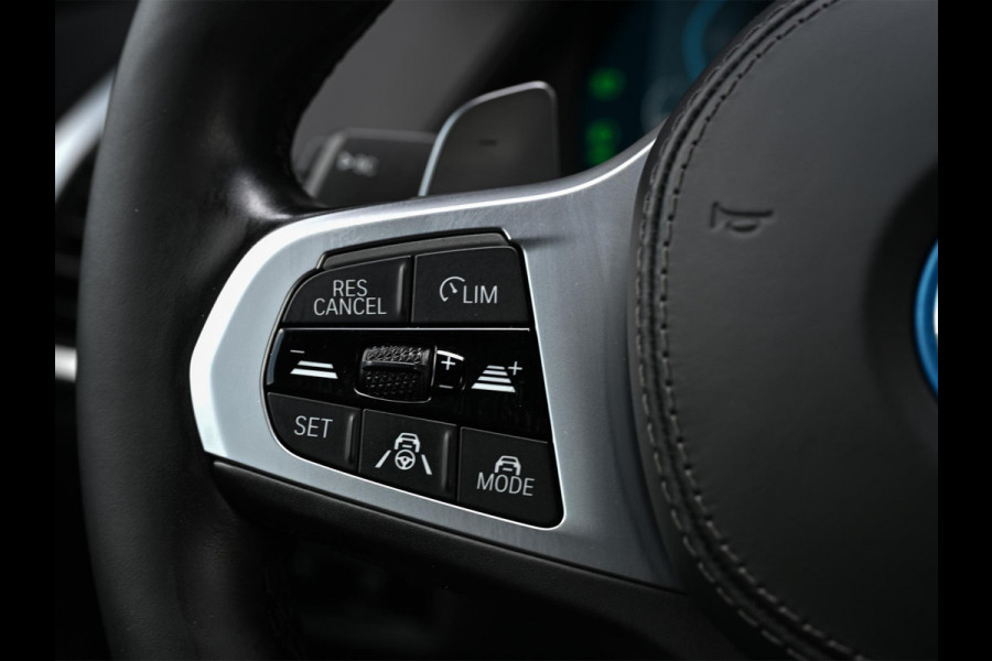 BMW X5 xDrive45e High Executive | M-Sport | Panoramadak | HUD | Stoelverwarming + Ventilatie | HIFI | Laser Light | Luchtvering | Ambiance Interieur | Trekhaak |