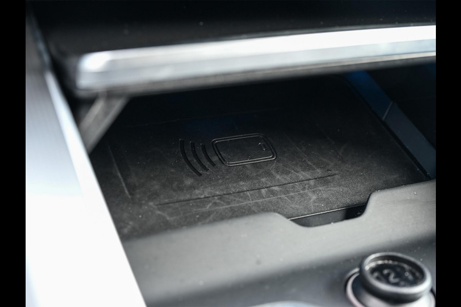 BMW X5 xDrive45e High Executive | M-Sport | Panoramadak | HUD | Stoelverwarming + Ventilatie | HIFI | Laser Light | Luchtvering | Ambiance Interieur | Trekhaak |