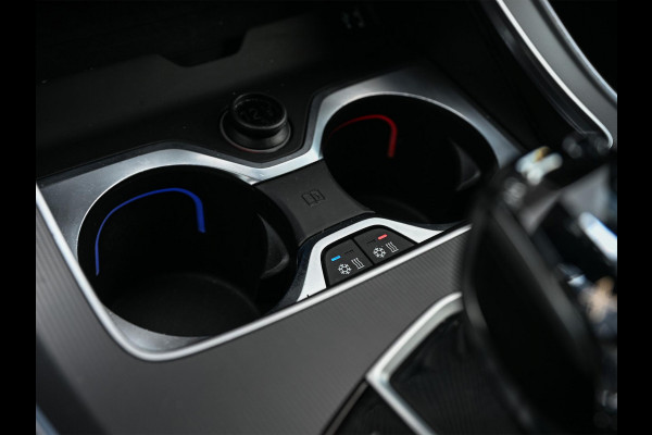 BMW X5 xDrive45e High Executive | M-Sport | Panoramadak | HUD | Stoelverwarming + Ventilatie | HIFI | Laser Light | Luchtvering | Ambiance Interieur | Trekhaak |