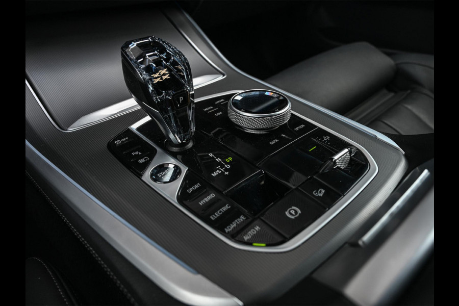 BMW X5 xDrive45e High Executive | M-Sport | Panoramadak | HUD | Stoelverwarming + Ventilatie | HIFI | Laser Light | Luchtvering | Ambiance Interieur | Trekhaak |