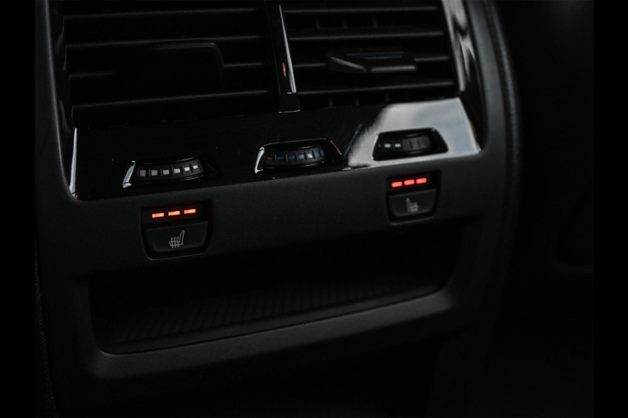 BMW X5 xDrive45e High Executive | M-Sport | Panoramadak | HUD | Stoelverwarming + Ventilatie | HIFI | Laser Light | Luchtvering | Ambiance Interieur | Trekhaak |