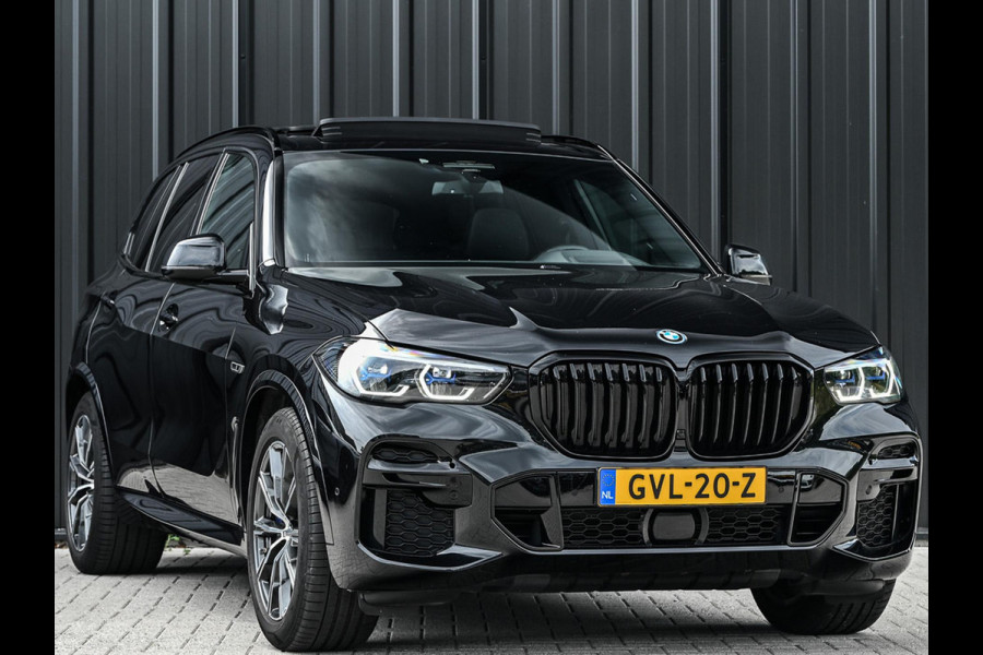 BMW X5 xDrive45e High Executive | M-Sport | Panoramadak | HUD | Stoelverwarming + Ventilatie | HIFI | Laser Light | Luchtvering | Ambiance Interieur | Trekhaak |