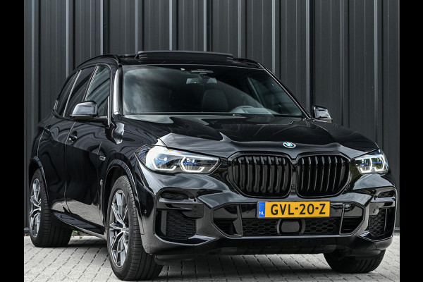 BMW X5 xDrive45e High Executive | M-Sport | Panoramadak | HUD | Stoelverwarming + Ventilatie | HIFI | Laser Light | Luchtvering | Ambiance Interieur | Trekhaak |
