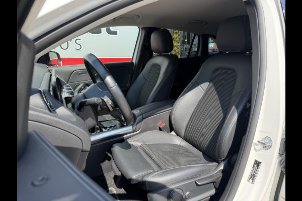 Mercedes-Benz GLA 250 e Business Solution Luxury Limited 18"/Trekhaak/Stoelverwarming/Sfeerverlichting/Camera/PDC v+a/Apple Carplay & Android Auto