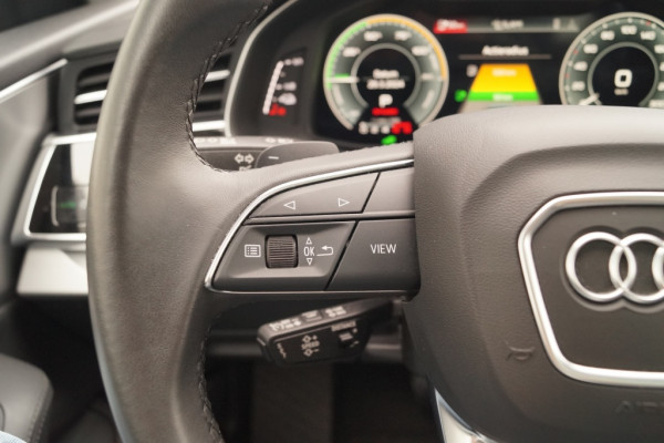 Audi Q8 55 TFSI Quattro Hybrid ProLine S-Line -PANO-LEER-