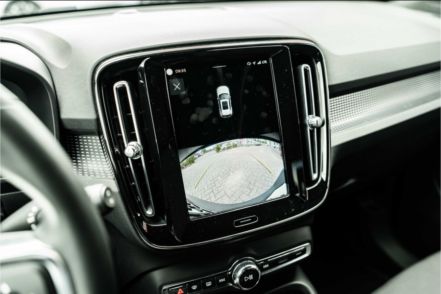 Volvo XC40 | 70 KWH | ALL BLACK | 19' zwart | AppleCarPlay | 1500kg trekgewicht Recharge Plus