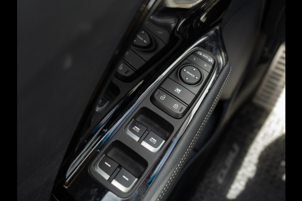 Kia Niro 1.6 GDi Hybrid DynamicPlusLine | Stoel en stuurverwarming| Navigatie | Achteruitrijcamera | Trekhaak |