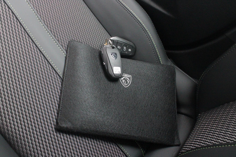 Peugeot 208 1.2 Hybrid 145PK AUTOMAAT GT | CAMERA VOOR + ACHTER | NAVIGATIE | DRAADLOZE APPLE CARPLAY/ANDROID AUTO | FULL LED KOPLAMPEN | LICHTMETALEN VELGEN 17" | DODEHOEK DETECTIE | DRAADLOZE TELEFOONLADER | KEYLESS ENTRY/START | DAB+ RADIO | ADAPTIVE CRUISE CONTROL |