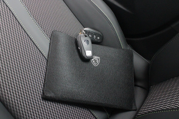 Peugeot 208 1.2 Hybrid 145PK AUTOMAAT GT | CAMERA VOOR + ACHTER | NAVIGATIE | DRAADLOZE APPLE CARPLAY/ANDROID AUTO | FULL LED KOPLAMPEN | LICHTMETALEN VELGEN 17" | DODEHOEK DETECTIE | DRAADLOZE TELEFOONLADER | KEYLESS ENTRY/START | DAB+ RADIO | ADAPTIVE CRUISE CONTROL |
