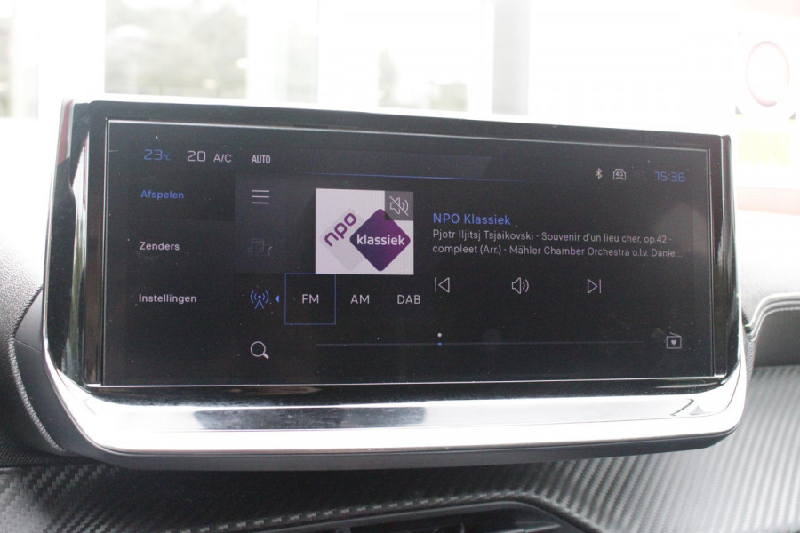 Peugeot 208 1.2 Hybrid 145PK AUTOMAAT GT | CAMERA VOOR + ACHTER | NAVIGATIE | DRAADLOZE APPLE CARPLAY/ANDROID AUTO | FULL LED KOPLAMPEN | LICHTMETALEN VELGEN 17" | DODEHOEK DETECTIE | DRAADLOZE TELEFOONLADER | KEYLESS ENTRY/START | DAB+ RADIO | ADAPTIVE CRUISE CONTROL |