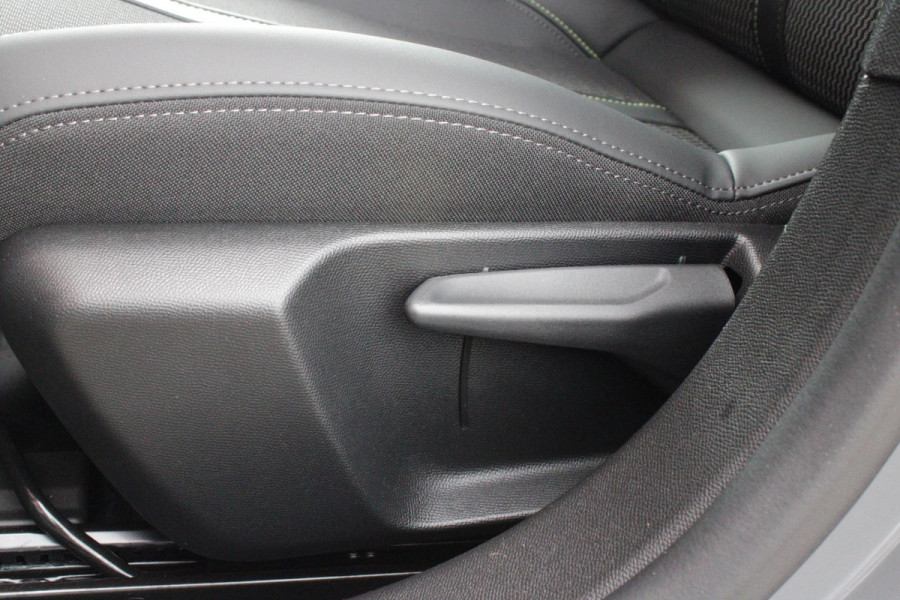 Peugeot 208 1.2 Hybrid 145PK AUTOMAAT GT | CAMERA VOOR + ACHTER | NAVIGATIE | DRAADLOZE APPLE CARPLAY/ANDROID AUTO | FULL LED KOPLAMPEN | LICHTMETALEN VELGEN 17" | DODEHOEK DETECTIE | DRAADLOZE TELEFOONLADER | KEYLESS ENTRY/START | DAB+ RADIO | ADAPTIVE CRUISE CONTROL |