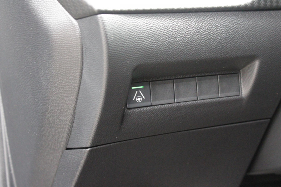 Peugeot 208 1.2 Hybrid 145PK AUTOMAAT GT | CAMERA VOOR + ACHTER | NAVIGATIE | DRAADLOZE APPLE CARPLAY/ANDROID AUTO | FULL LED KOPLAMPEN | LICHTMETALEN VELGEN 17" | DODEHOEK DETECTIE | DRAADLOZE TELEFOONLADER | KEYLESS ENTRY/START | DAB+ RADIO | ADAPTIVE CRUISE CONTROL |