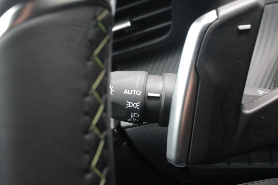 Peugeot 208 1.2 Hybrid 145PK AUTOMAAT GT | CAMERA VOOR + ACHTER | NAVIGATIE | DRAADLOZE APPLE CARPLAY/ANDROID AUTO | FULL LED KOPLAMPEN | LICHTMETALEN VELGEN 17" | DODEHOEK DETECTIE | DRAADLOZE TELEFOONLADER | KEYLESS ENTRY/START | DAB+ RADIO | ADAPTIVE CRUISE CONTROL |