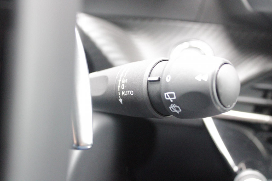 Peugeot 208 1.2 Hybrid 145PK AUTOMAAT GT | CAMERA VOOR + ACHTER | NAVIGATIE | DRAADLOZE APPLE CARPLAY/ANDROID AUTO | FULL LED KOPLAMPEN | LICHTMETALEN VELGEN 17" | DODEHOEK DETECTIE | DRAADLOZE TELEFOONLADER | KEYLESS ENTRY/START | DAB+ RADIO | ADAPTIVE CRUISE CONTROL |