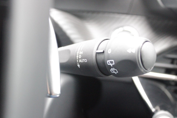 Peugeot 208 1.2 Hybrid 145PK AUTOMAAT GT | CAMERA VOOR + ACHTER | NAVIGATIE | DRAADLOZE APPLE CARPLAY/ANDROID AUTO | FULL LED KOPLAMPEN | LICHTMETALEN VELGEN 17" | DODEHOEK DETECTIE | DRAADLOZE TELEFOONLADER | KEYLESS ENTRY/START | DAB+ RADIO | ADAPTIVE CRUISE CONTROL |