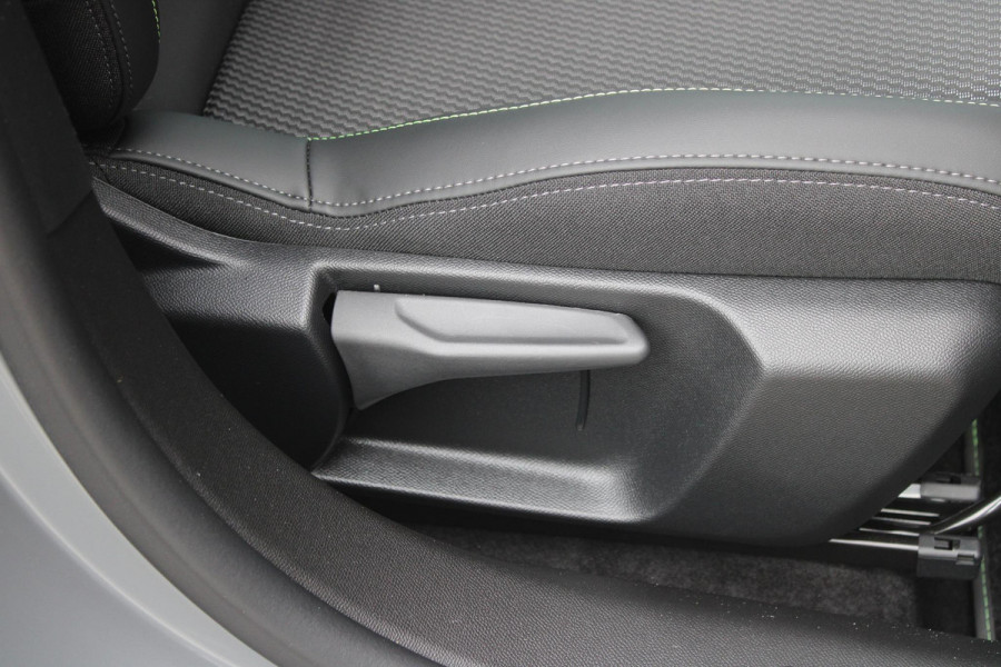 Peugeot 208 1.2 Hybrid 145PK AUTOMAAT GT | CAMERA VOOR + ACHTER | NAVIGATIE | DRAADLOZE APPLE CARPLAY/ANDROID AUTO | FULL LED KOPLAMPEN | LICHTMETALEN VELGEN 17" | DODEHOEK DETECTIE | DRAADLOZE TELEFOONLADER | KEYLESS ENTRY/START | DAB+ RADIO | ADAPTIVE CRUISE CONTROL |